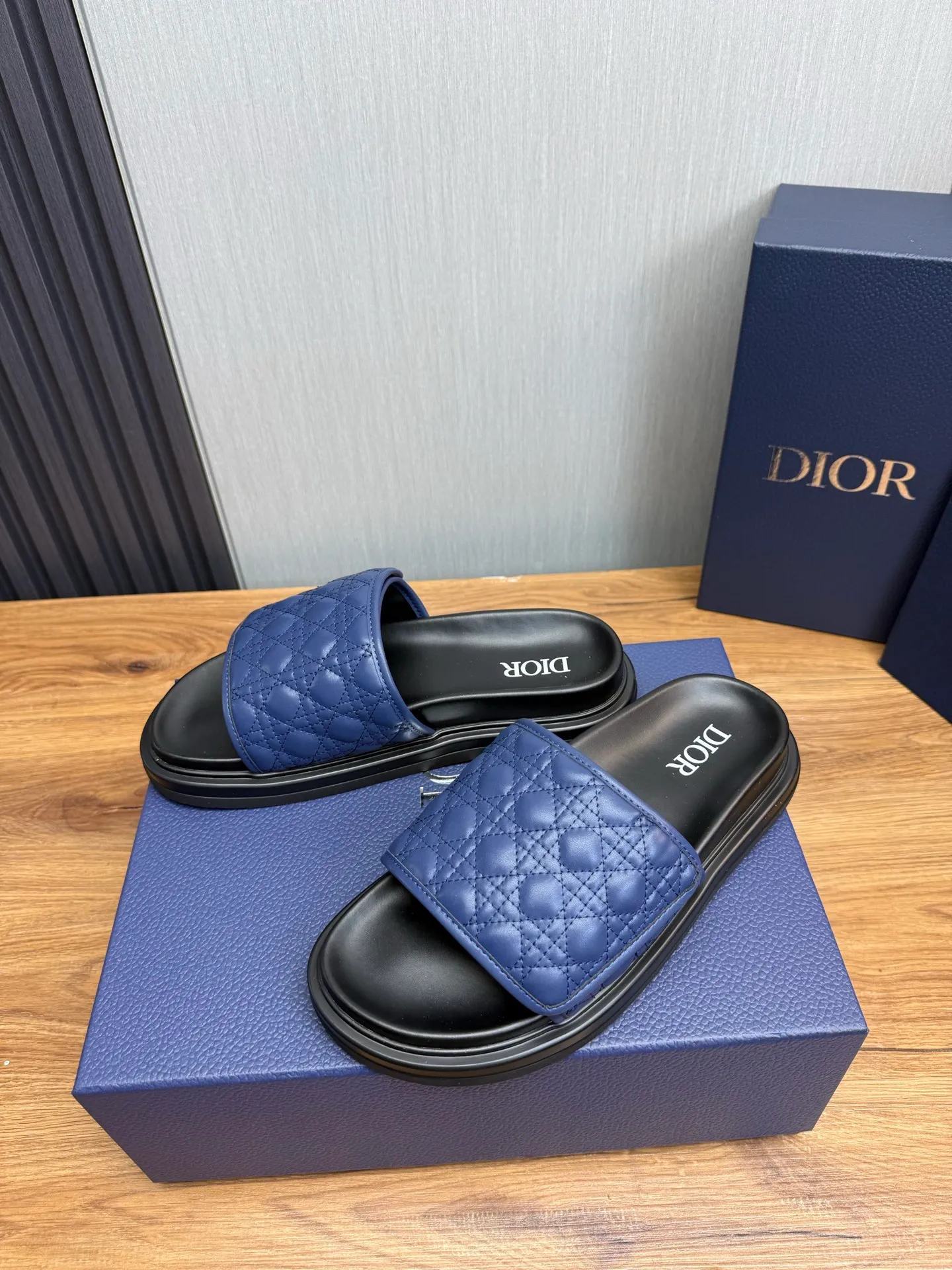 Men's shoes 💰280💰 Dior. Men's slippers 🩴Official website 1:1 production 38-45 yards 45 46 🉑️Customized original material shipped✅